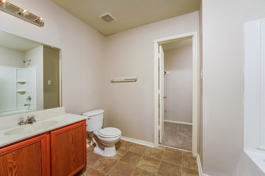 Building Photo - 1209 Lambert Dr