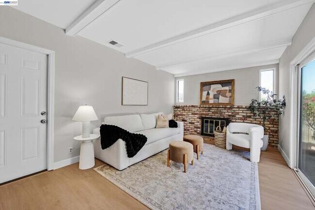 Building Photo - 6877 Rayland Ct