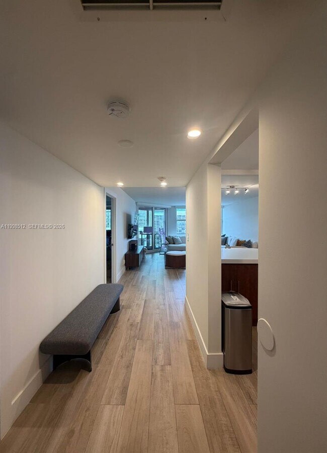 Building Photo - 1925 Brickell Ave