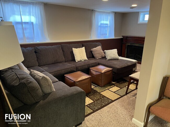 Building Photo - Fully Furnished Rental w/Steam Room & Sauna!