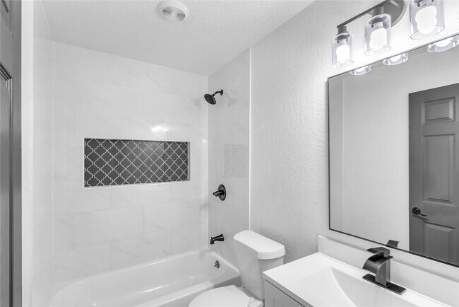 Building Photo - 2930 23rd Ave N