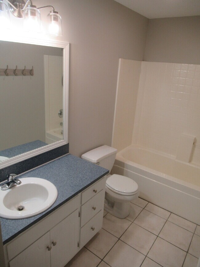 Building Photo - 800 Horseshoe Lake Rd