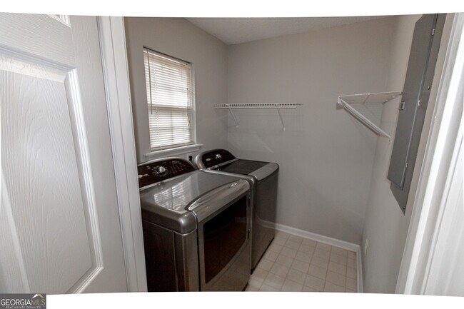 Building Photo - 104 Green Tree Ct