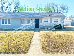 Building Photo - Charming Lawrence Township Duplex!