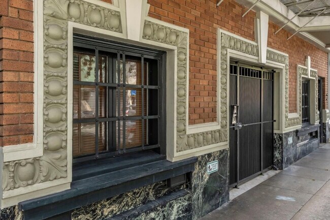 Building Photo - 1081 Pine St