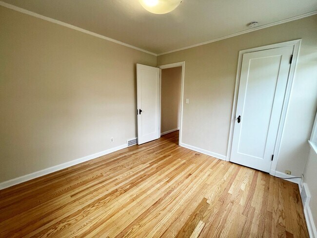 Building Photo - 4bd/2ba Seattle Home