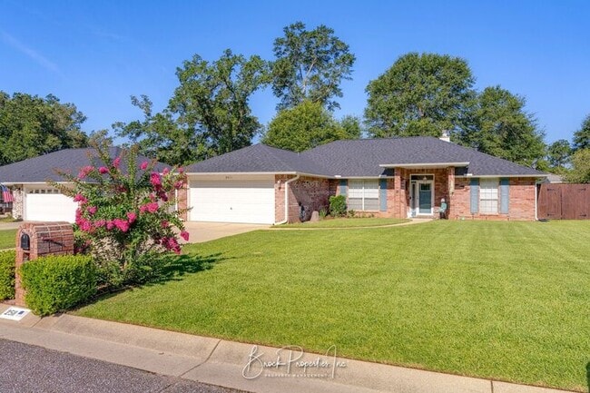 Primary Photo - 2511 Southern Oaks Dr