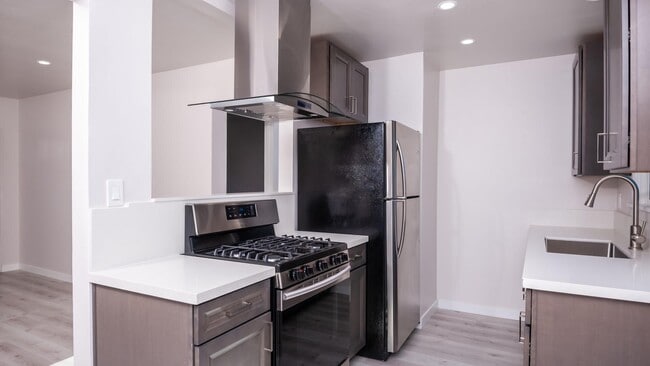 Building Photo - 1 Bedroom Duplex in National City