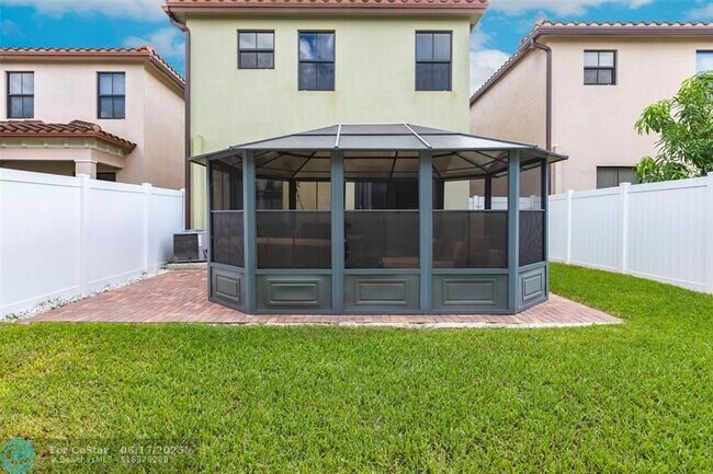 Building Photo - 4851 NW 57th Ct