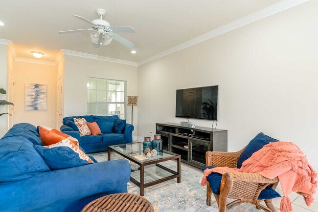 Building Photo - 2 E Lantana St