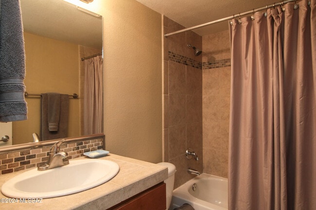 Building Photo - 6651 N Campbell Ave