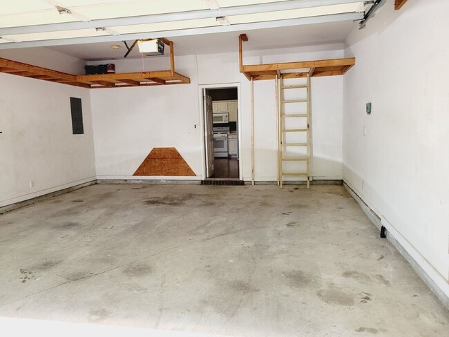 Building Photo - 5295 Cottage Ln