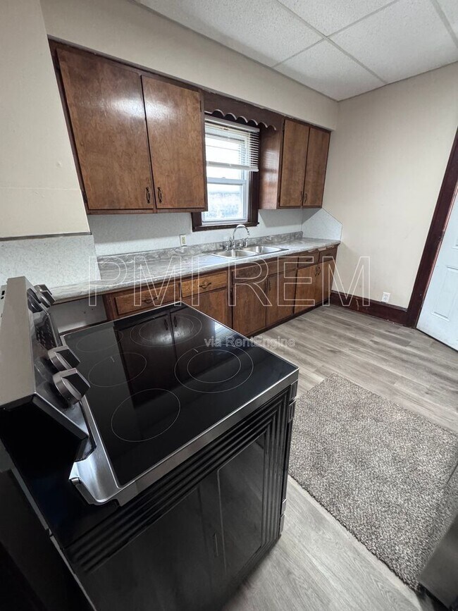 Building Photo - 1023 Harrison Ave SW