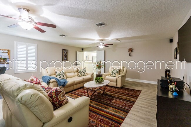 Building Photo - Charming and Immaculate, Updated 5/3 in Winter Garden's Alexander Ridge