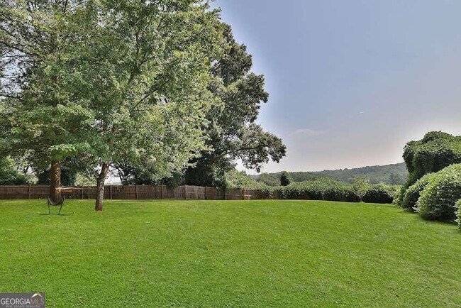 Building Photo - 133 Hilltop Dr SW