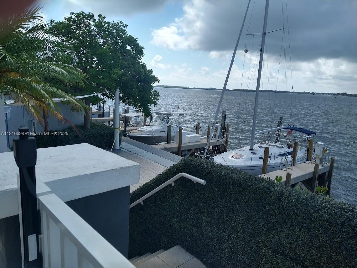 Building Photo - 200 SE 15th Rd