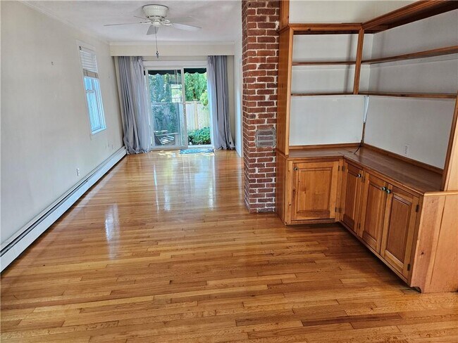 Building Photo - 10 Cherry St