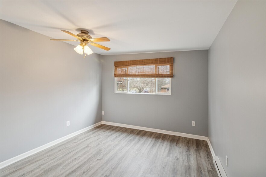 Building Photo - 671 W Clark Rd