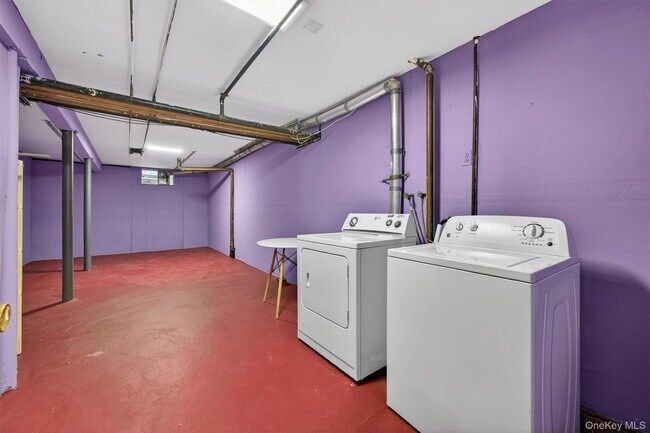 Building Photo - 31 Doxbury Ln