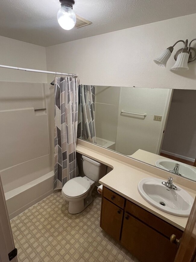 Building Photo - Sutter Creek Duplex