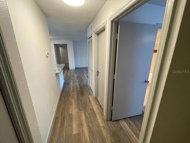 Building Photo - 6082 Westgate Dr