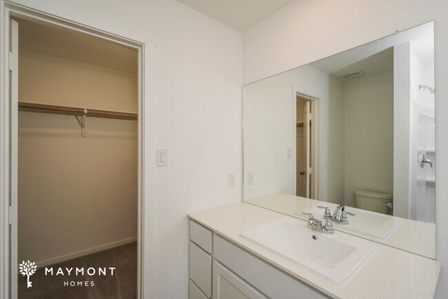 Building Photo - Modern 4-Bedroom in in the Landon Ridge Community