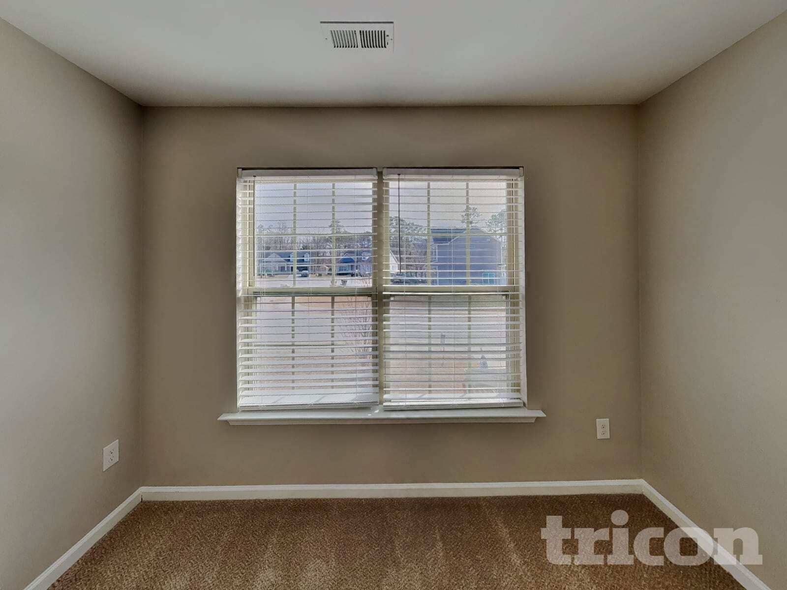 Building Photo - 978 Lakemont Dr