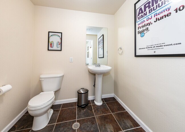 Building Photo - Downtown 3 Bedroom Townhome with 2 Car Garage