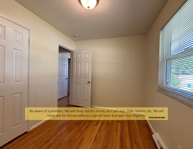 1st bedroom - 522 Alcove Ave