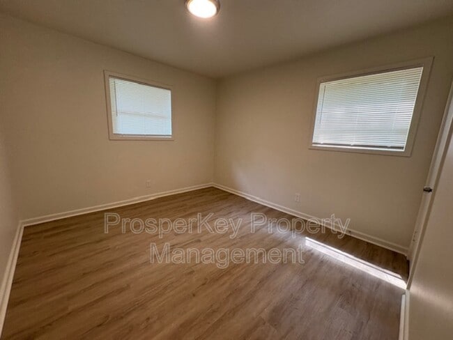 Building Photo - 861 Wright Dr