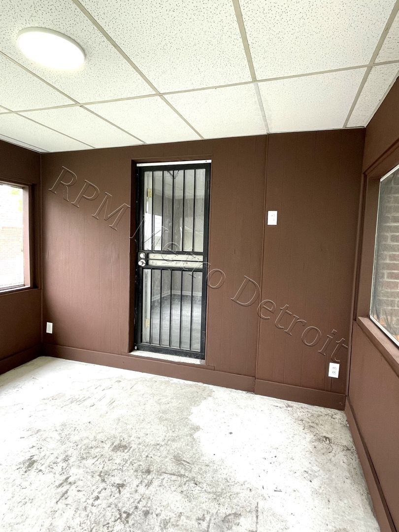 Building Photo - 17190 Sunderland Rd
