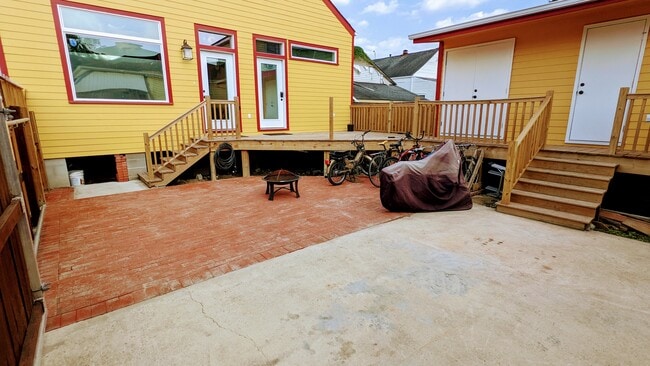 Building Photo - 1738 Allen St