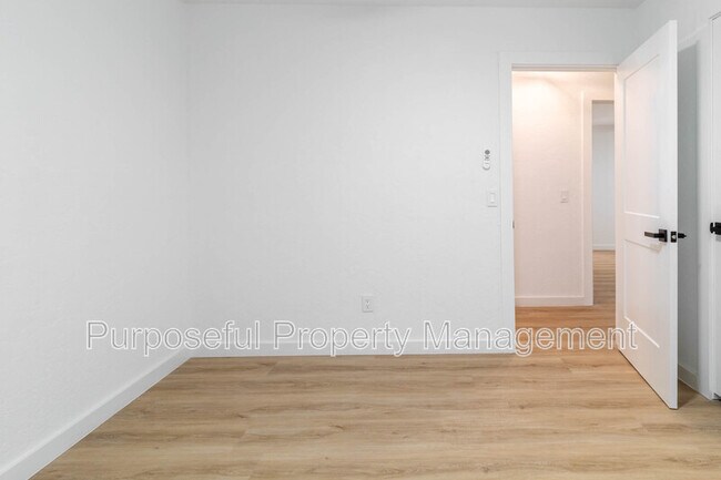 Building Photo - 8913 Bentree Country Way