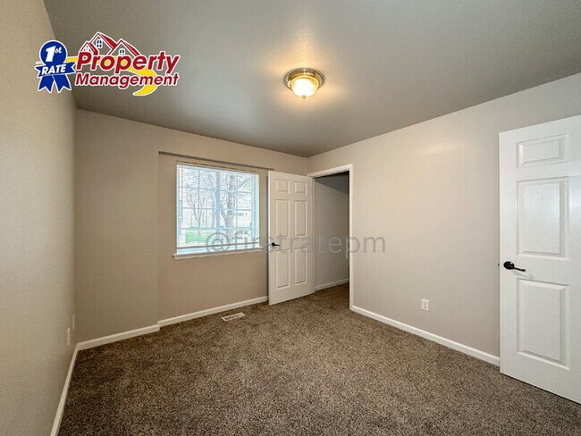 Building Photo - 10146 W Garverdale Ln