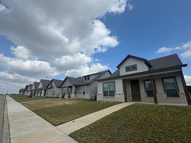 Building Photo - 3/2/2 located in Godley! Move in Specials call to inquire