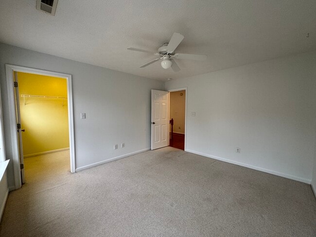 Building Photo - 307 Ludlow Dr