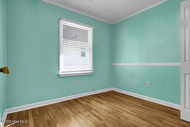 Building Photo - 1207 N Topsail Dr