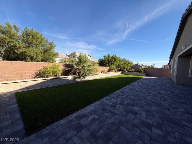 Building Photo - 6270 Lamont Hills Ave