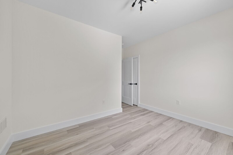 Building Photo - 1295 Holmden Ave