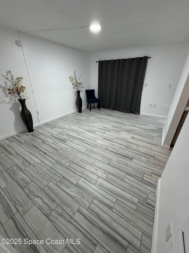 Building Photo - 137 Bristol Ct