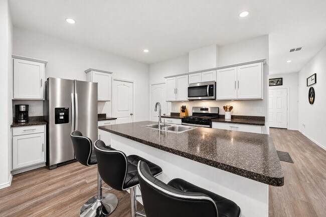 Building Photo - 5630 Vintage Oakmont Dr