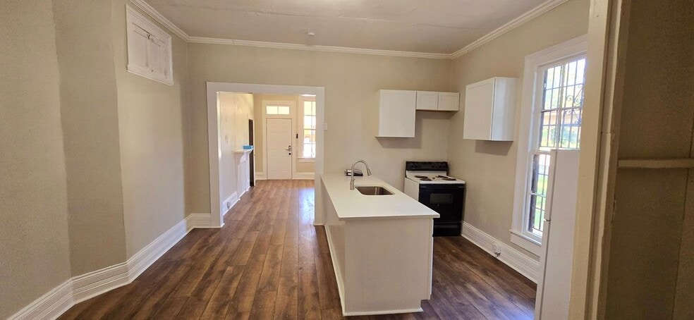 Building Photo - 614 Cleveland St