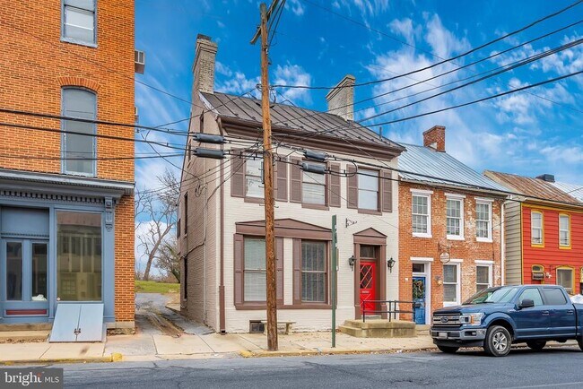 Building Photo - 315 E Patrick St