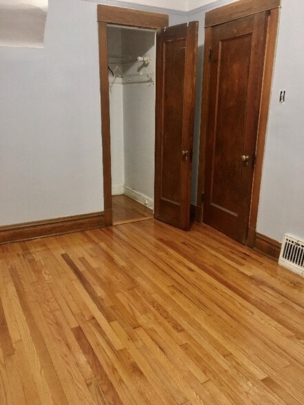 Building Photo - 4242 N Damen Ave
