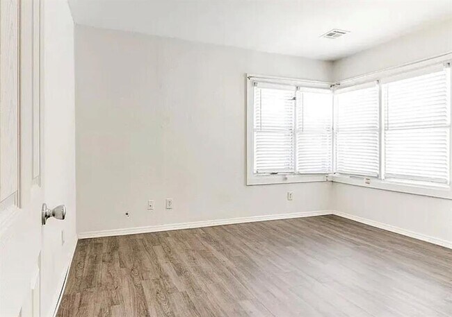 Building Photo - 2140 NW 36th St