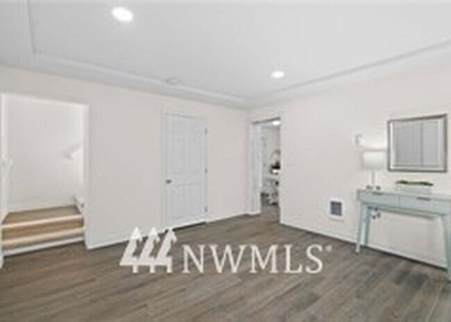 Building Photo - 815 96th St S