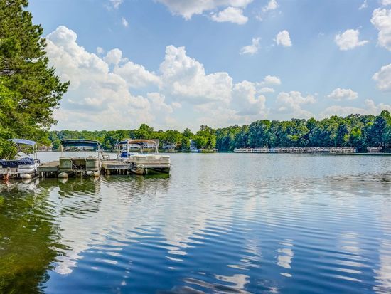 Neighborhood with private lake - 12290 Douglas Rd