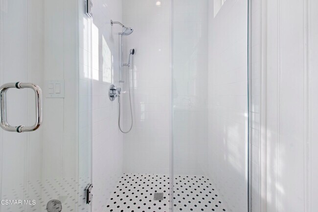 Building Photo - 641 W La Loma Ave