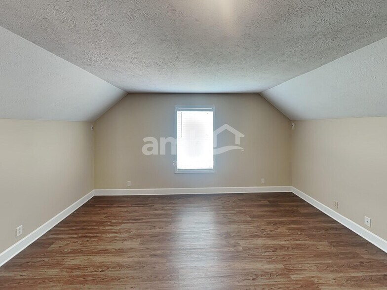 Building Photo - 2140 Aberdeen Cir