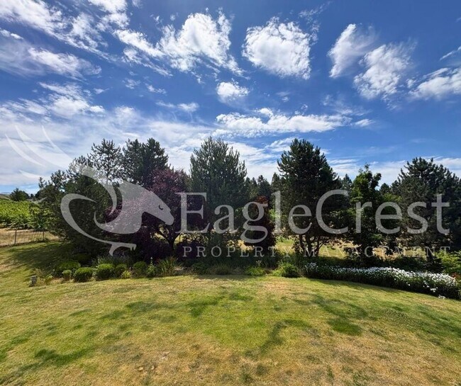 Building Photo - Luxury Bella Terra Estate with Mountain & Vineyard Views